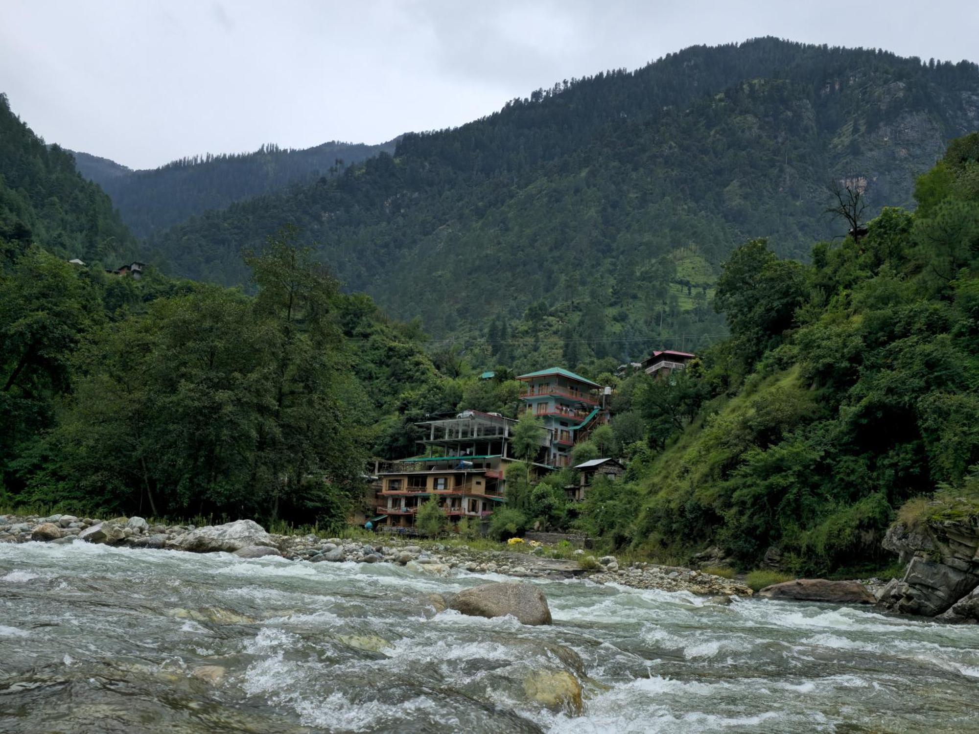 Sharda Resort-Tirthan Valley Banjar Экстерьер фото